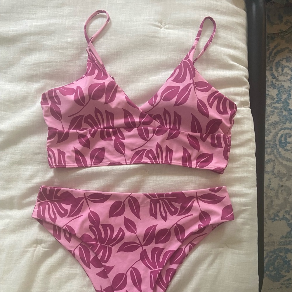 Bikini - Picture 2 of 2